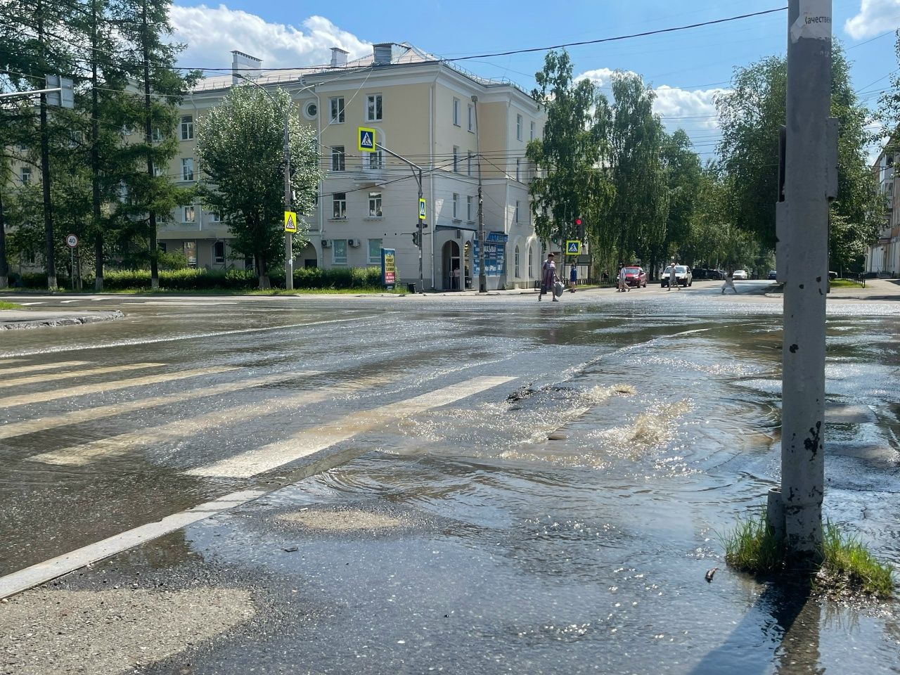 “Износ сетей, вполне возможно - гидравлический удар”. В центре Серова произошла коммунальная авария