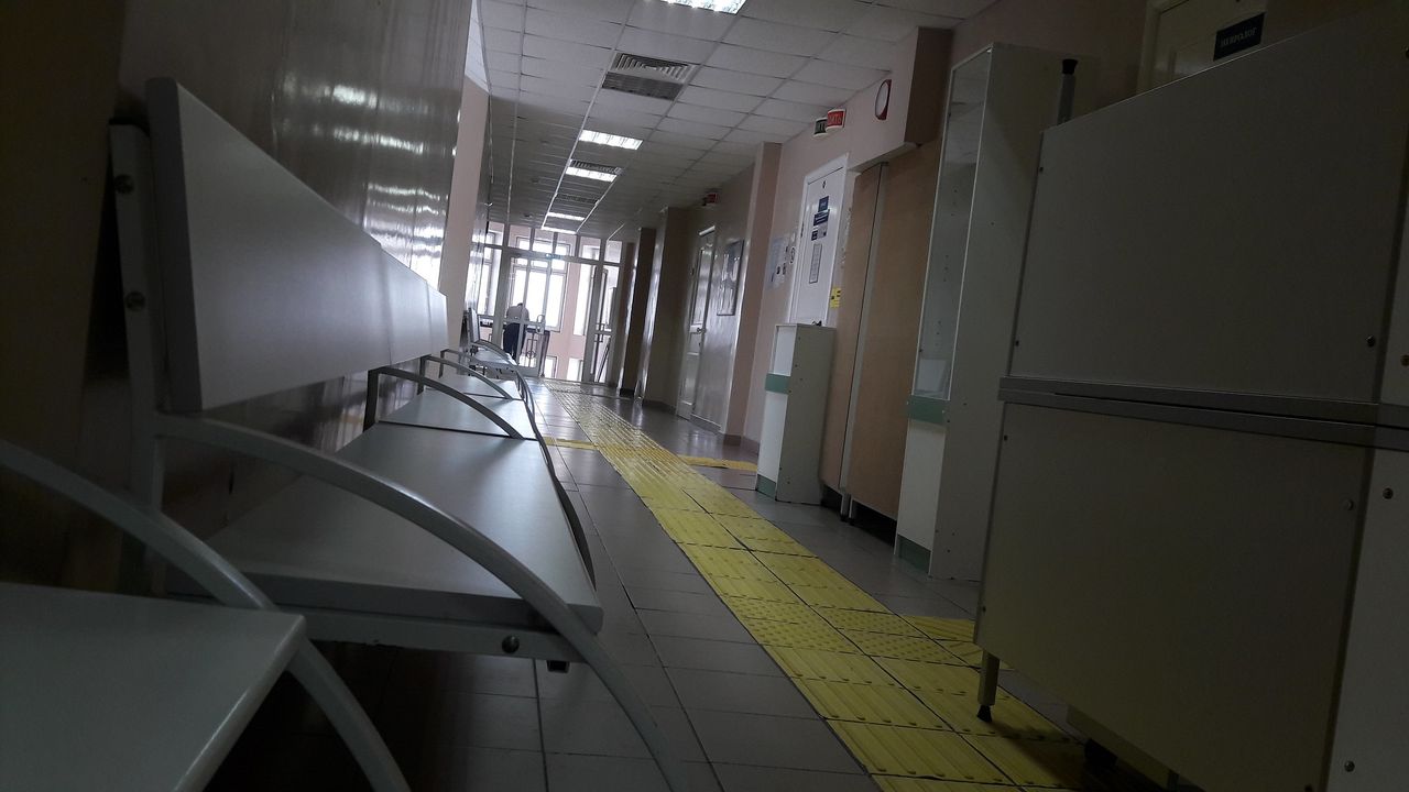 В Серове прекратили доступ посетителей к больным в стационары. Из-за угрозы распространения коронавируса