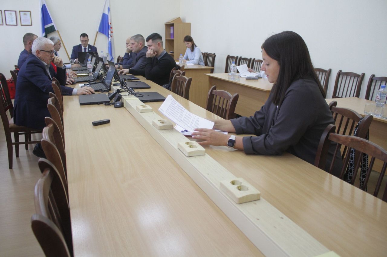 Директор «Домино» прокомментировала информацию о покупке Думой  Серова нового стола