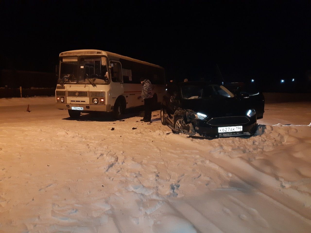 В Серове пассажирский автобус столкнулся с легковушкой