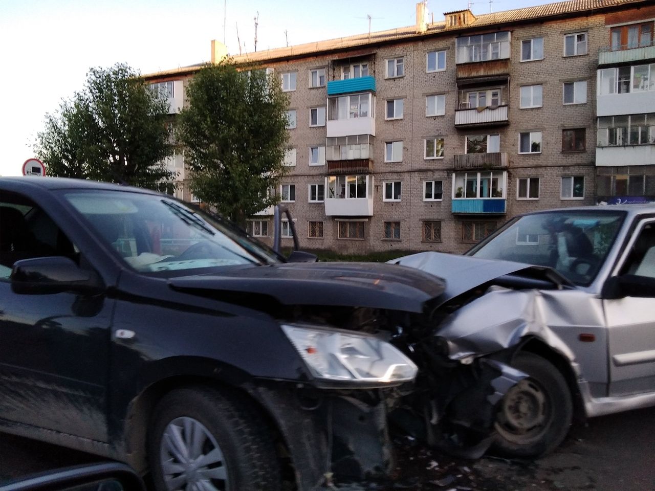 На улице Кирова в Серове столкнулись Datsun и ВАЗ-2114