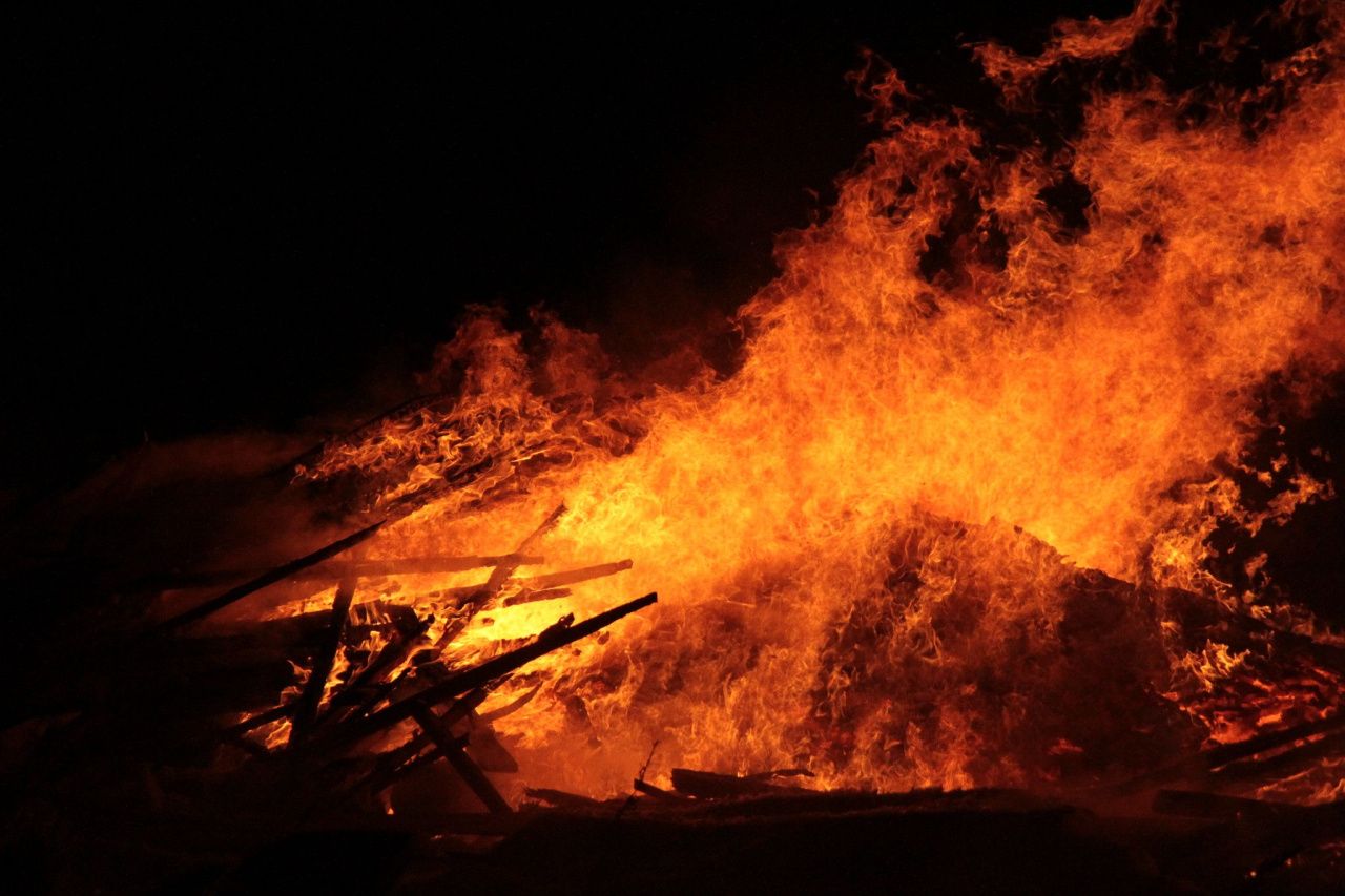 Очередная свалка горбыля горела в Серове. Четвертая с начала апреля