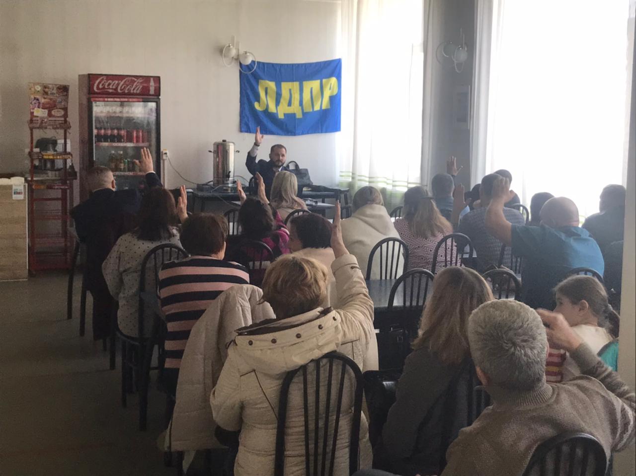 Члены ЛДПР проголосовали за установку памятника Жириновскому в Серове
