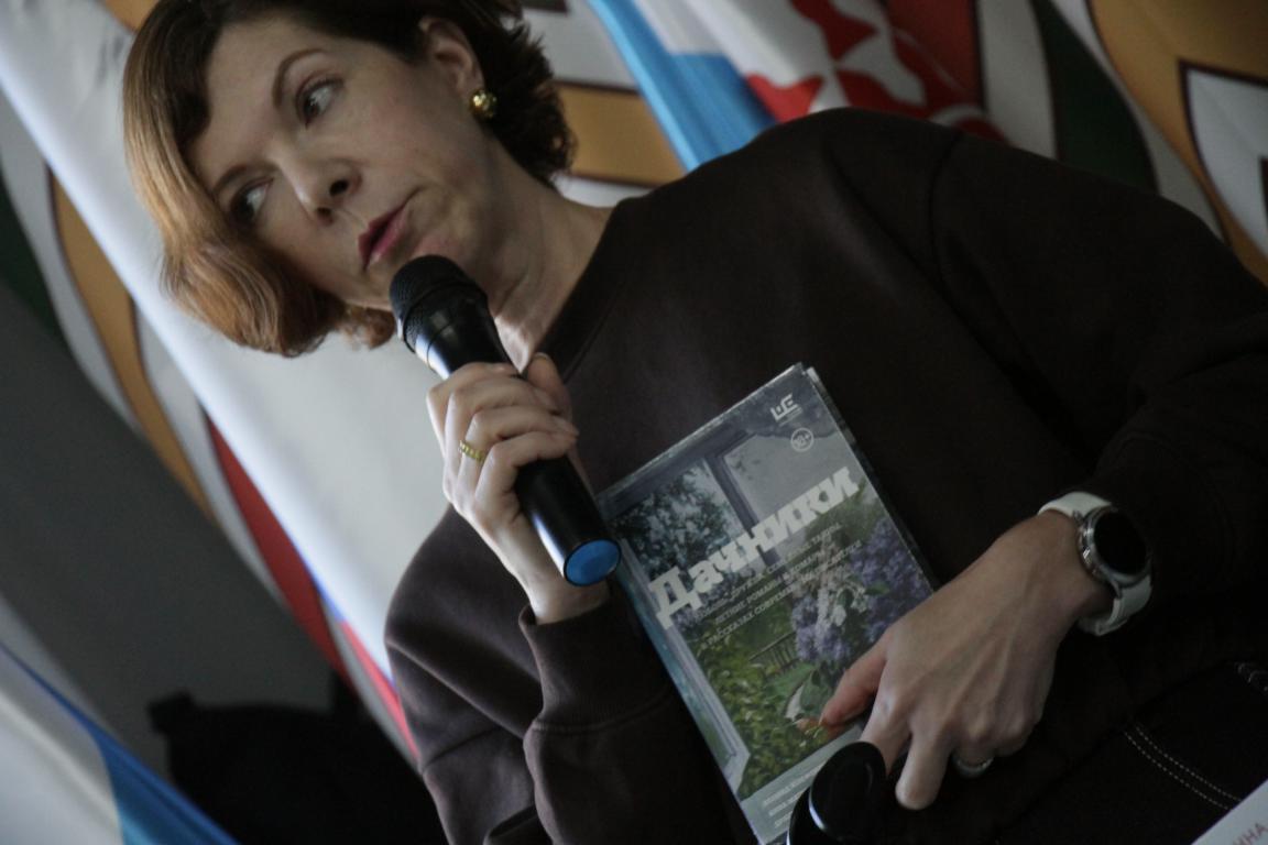Что связывает Ипатьева и Ельцина, почему нейросети – это шайтан? Серовчане встретились с писателем Анной Матвеевой