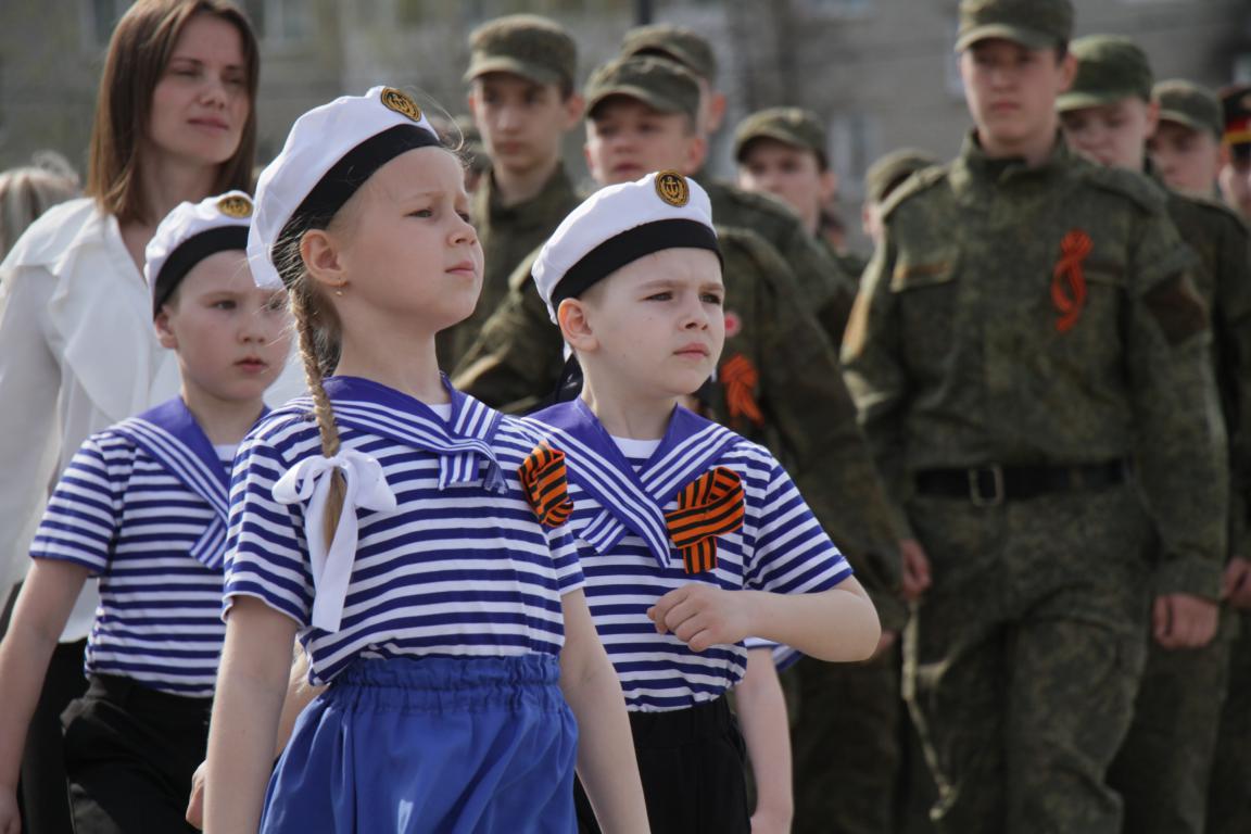 В Серове прошел второй парад дошкольников и воспитанников военно-патриотических клубов