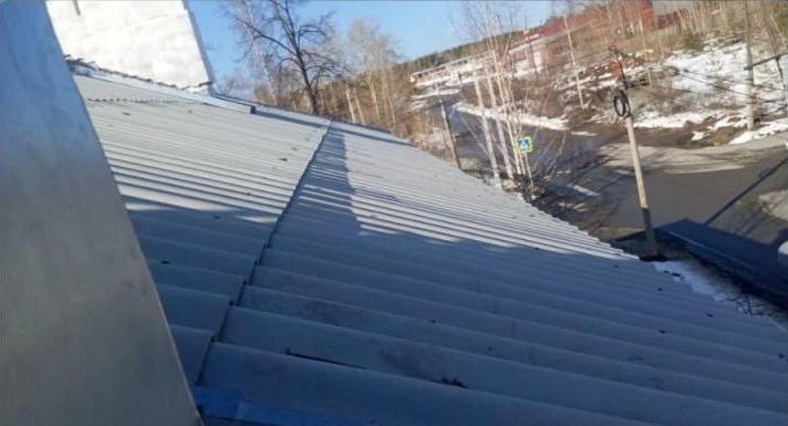 В Серове частично отремонтировали крышу, на состояние которой жаловались жители