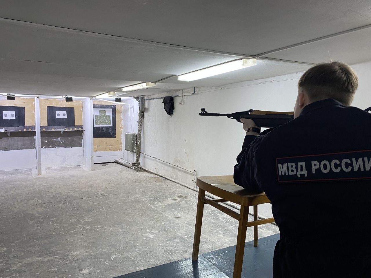 В Серове "Город", "Общежитие" и полиция соревновались в стрельбе из пневматического оружия