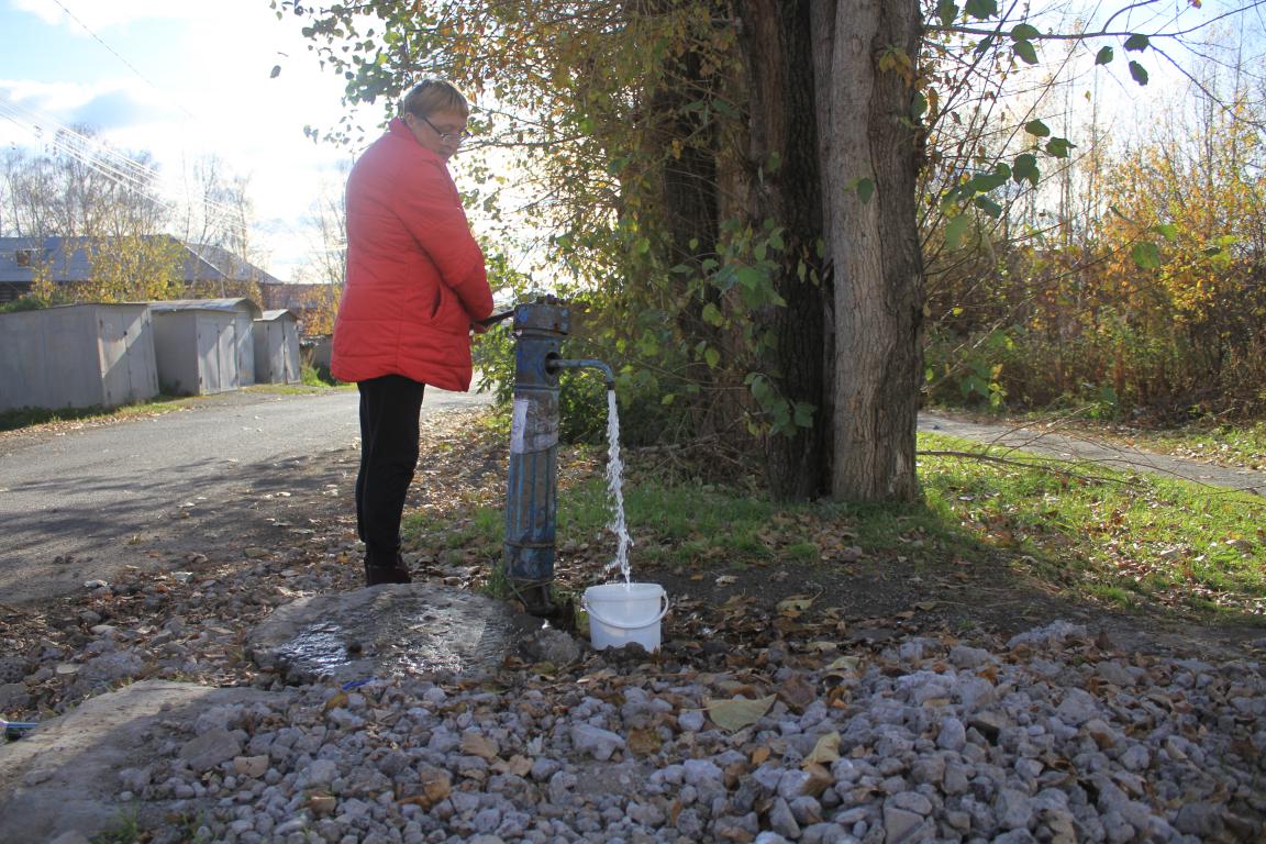 «Сказали идти на колонку». Жители нескольких домов в Серове остались без горячей и холодной воды