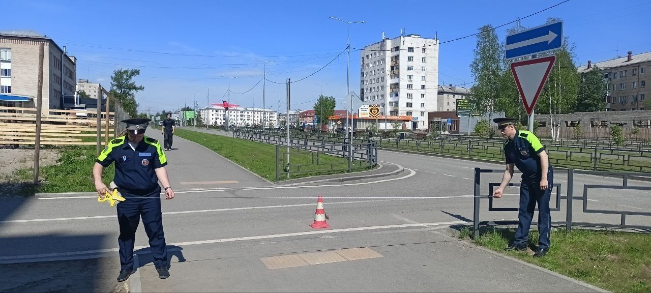 В центре Серова девушка на электросамокате наехала на пешехода, который шел по тротуару