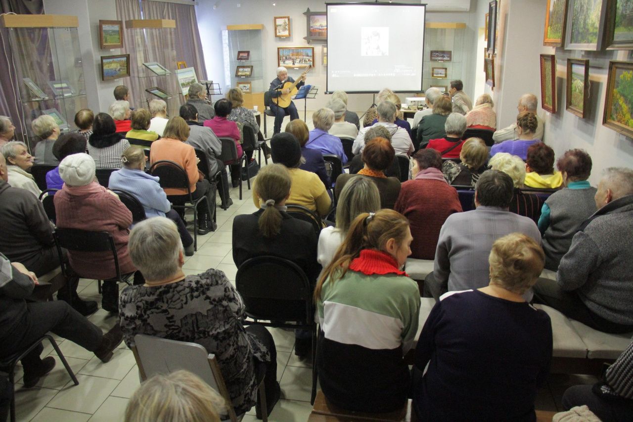 Уральские песни от белорусского парня. В Серове прошел концерт, посвященный Арону Круппу 