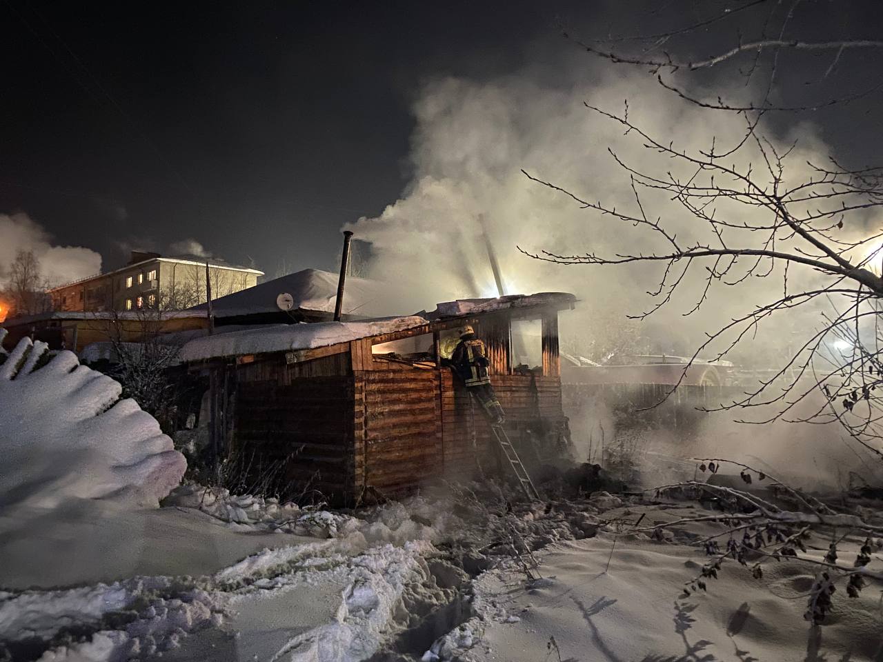 В районе пожарной части Серова горела баня