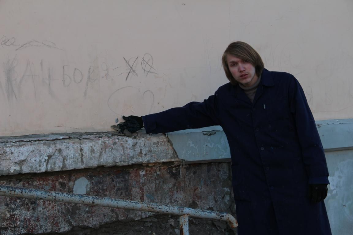 “Все обрушается, иногда падает на голову”. Серовчане переживают за судьбу “общаги”