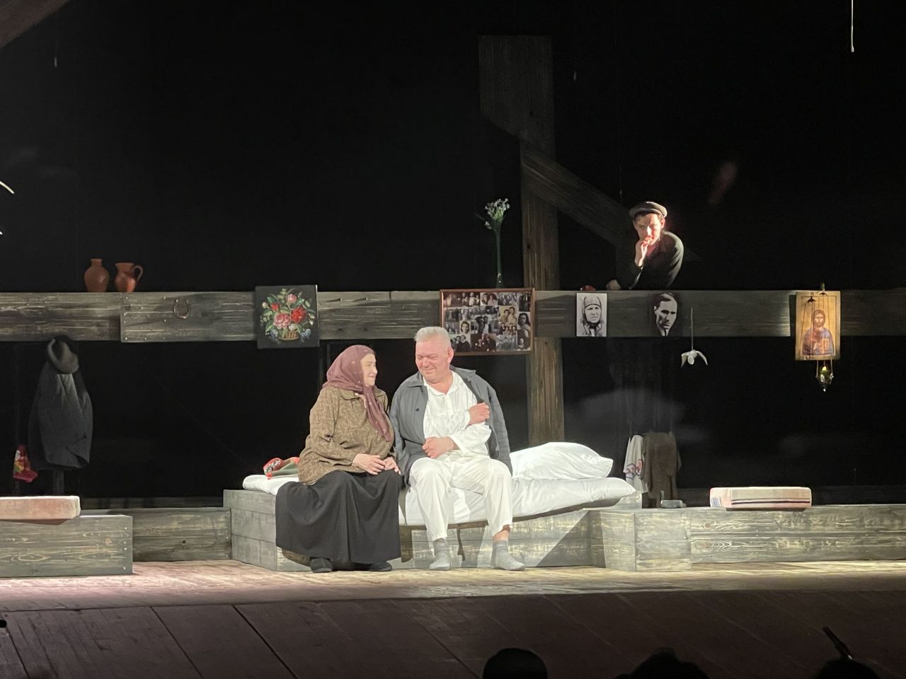 Серовский театр драмы закрыл сезон постановкой по рассказам Шукшина “Одни”