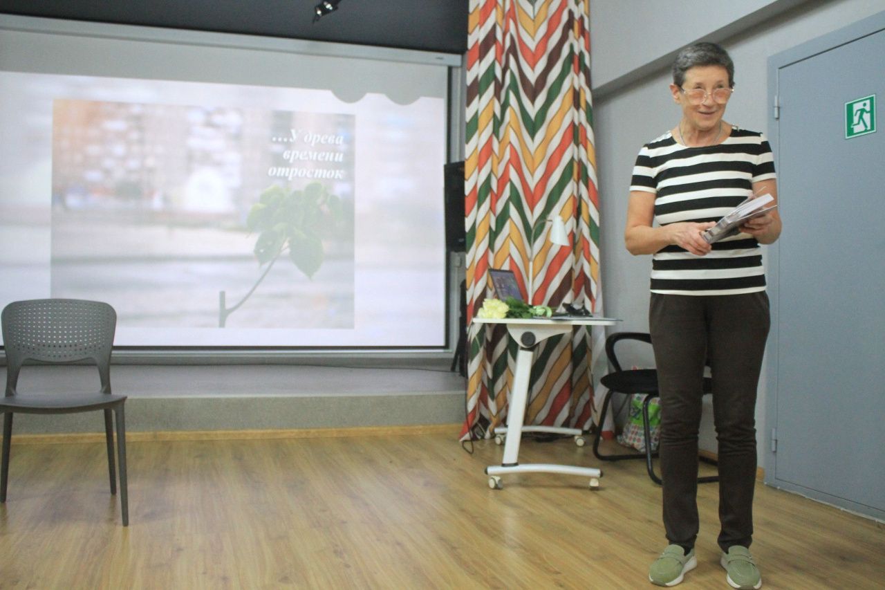 Времена года и... Питер. В Серове презентовали поэтический сборник