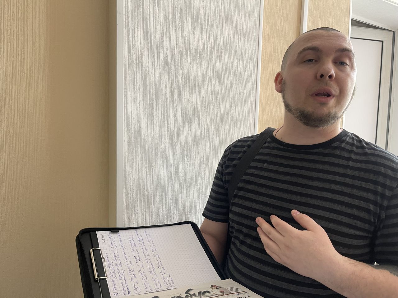 “Помощи от них не дождешься”. Серовчанин отозвался о приеме в мэрии, на котором был из-за состояния дома