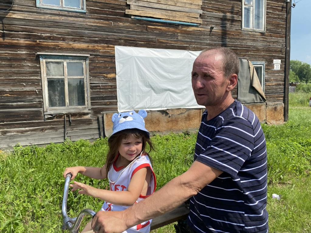 Многодетная семья погорельцев из Новой Колы все еще нуждается в помощи