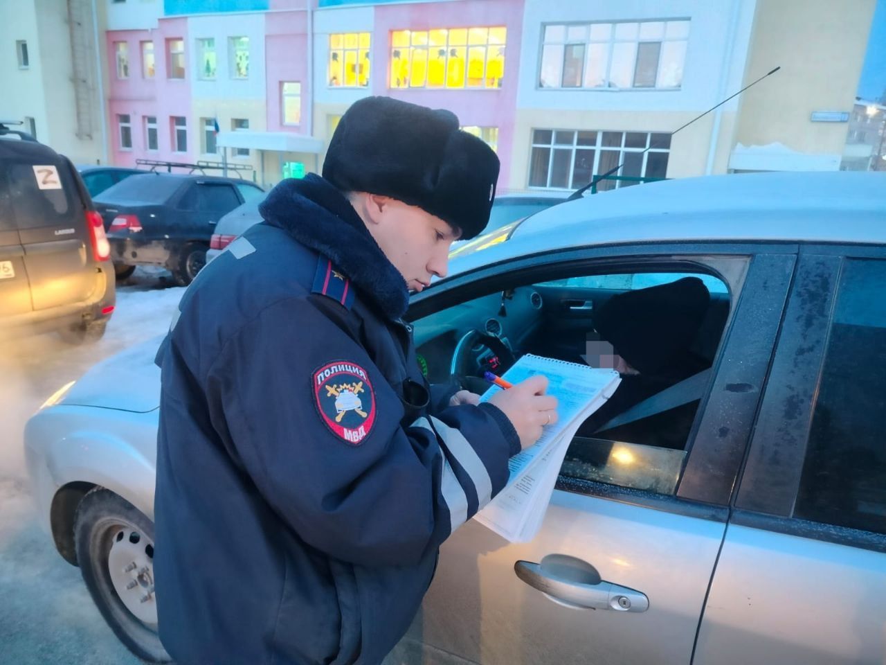 Во время акции с детьми ГАИ Серова встретила педагога, которая везла ребенка нарушая правила