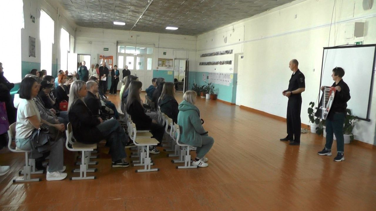 Полиция пришла в серовскую школу №19, чтобы поговорить о мошенниках
