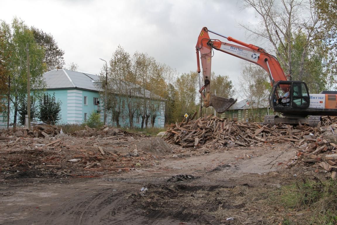 На Пристанционной снесли два аварийных дома