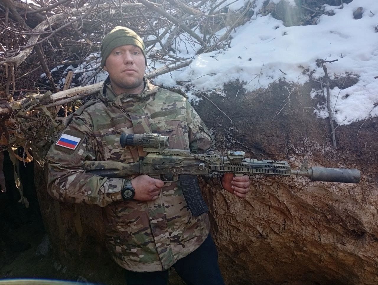 Серовчане простились с Максимом Шаромовым, погибшим на СВО. Он выносил раненых с поля боя