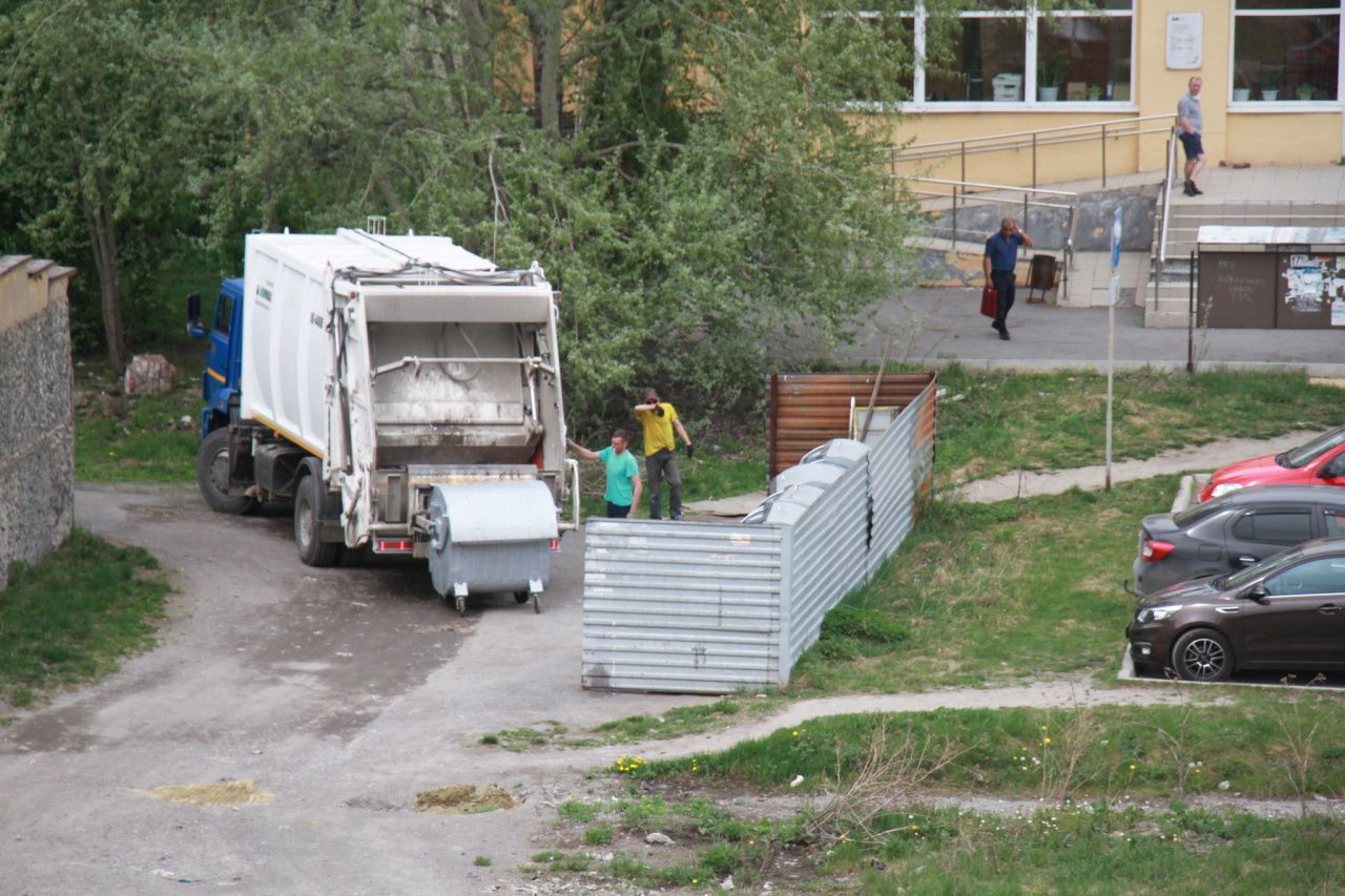 Определилась компания, которая ближайшие два года будет вывозить мусор в Серовском городском округе