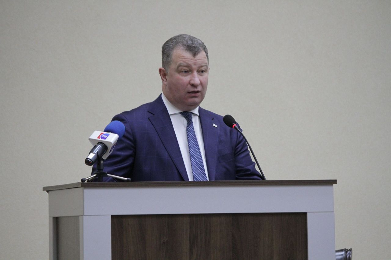 Ремонты дорог, школьный стадион, реконструкция бассейна. Глава Серова поделился планами на 2025 год