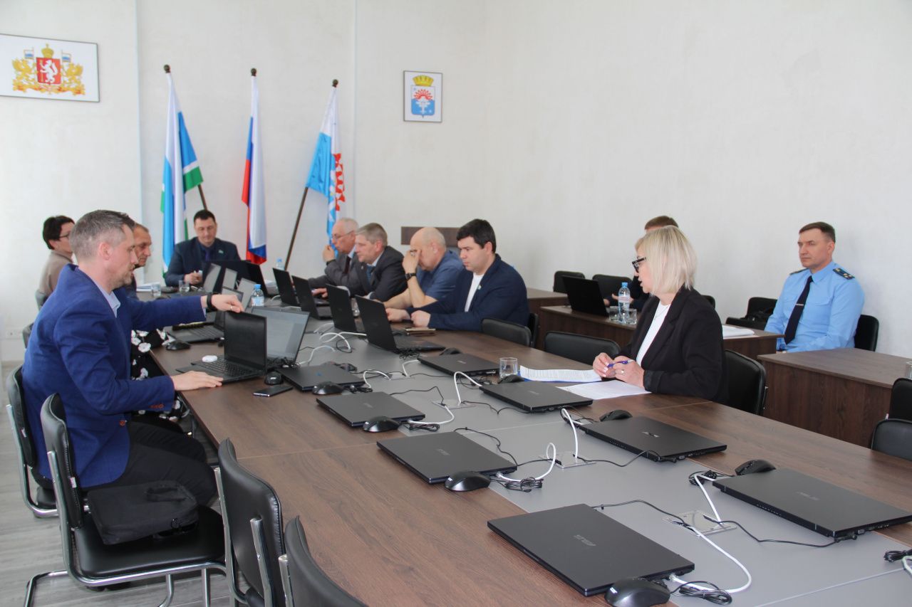 Начальник Управления культуры Серова не смогла назвать депутатам причину пожара в ДК Семенова