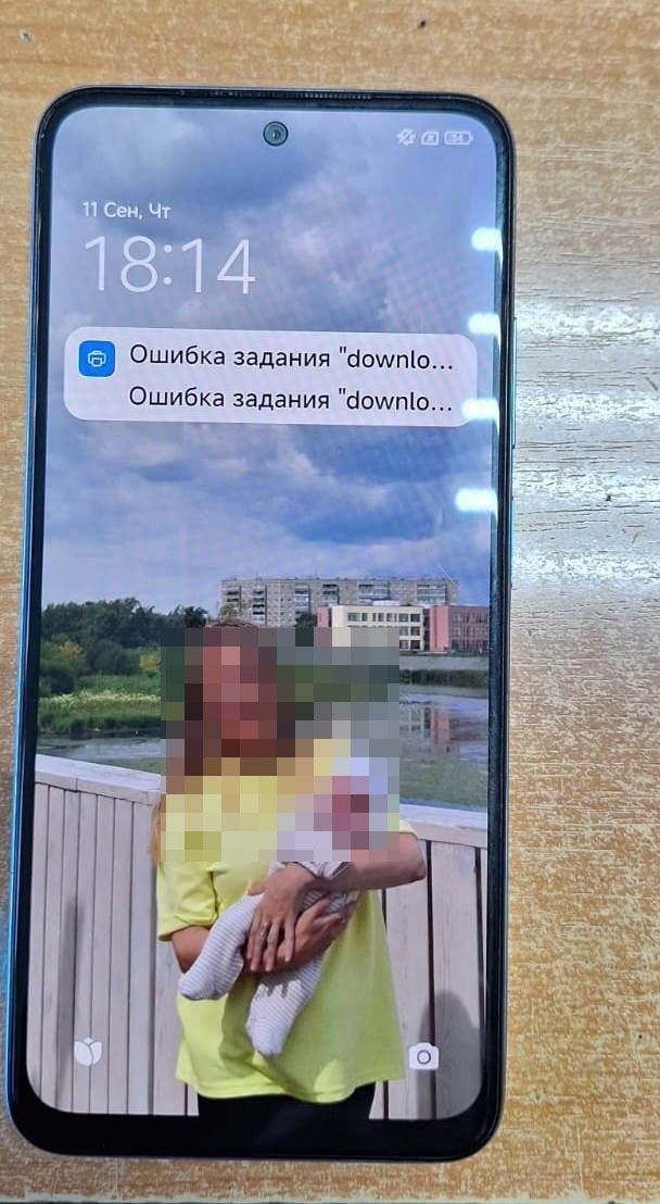 Полиция Серова ищет владельца телефона, на заставке которого женщина с младенцем на руках