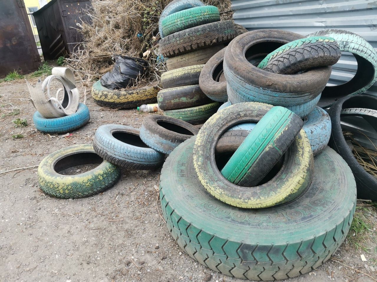 Стал известен подрядчик, который займется сбором старых покрышек на территории Серовского округа