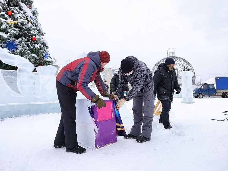 Глава Серова сообщил, кому будут собирать средства в ледяной копилке и дату открытия городка