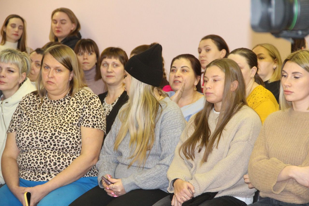 "400 детей куда-то надо пристраивать..." Глава Серова о начальной школе №14 и детском саде "Умка"