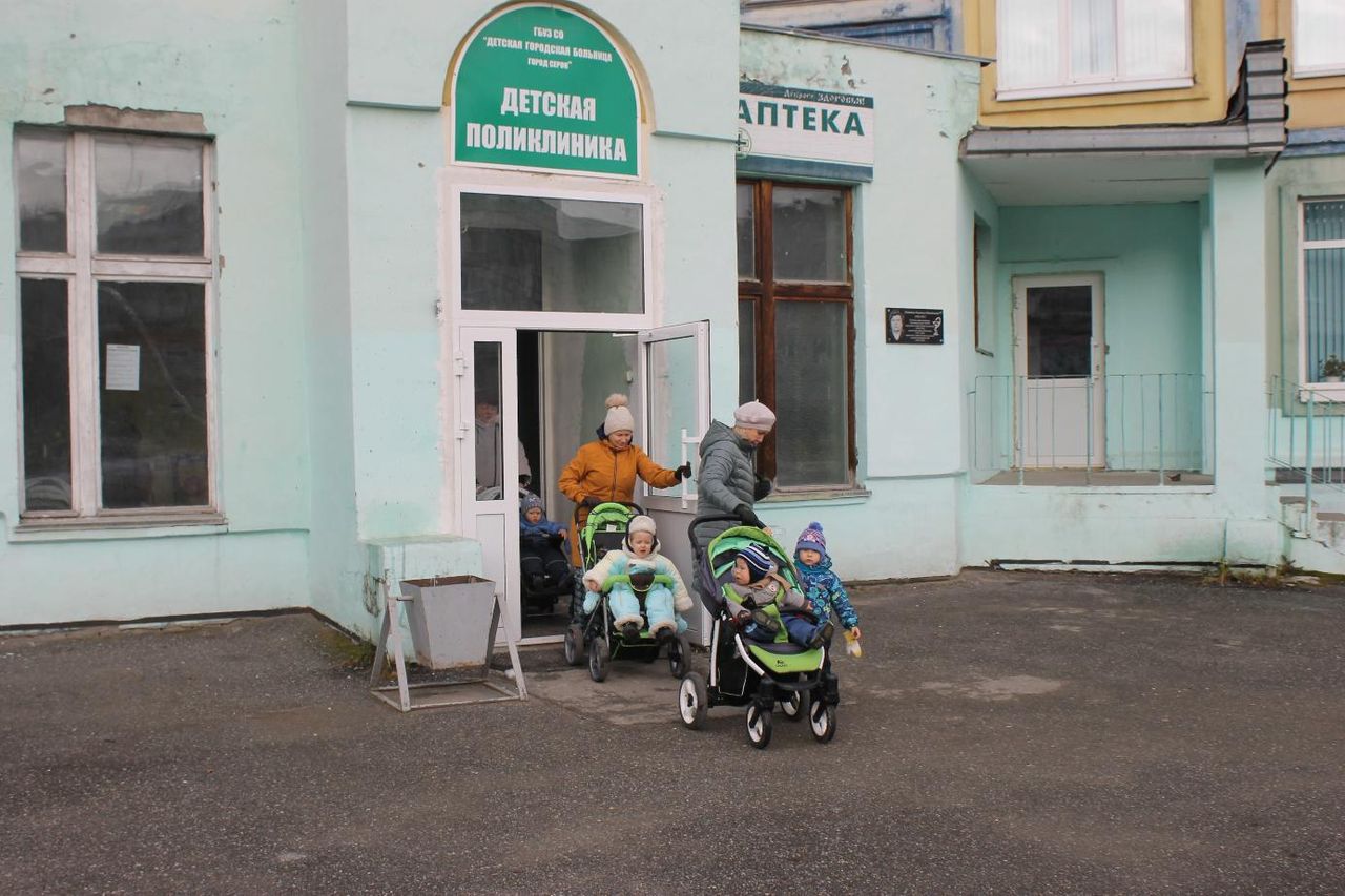 Из-за ремонта в серовской детской поликлинике врачей переведут в другие кабинеты