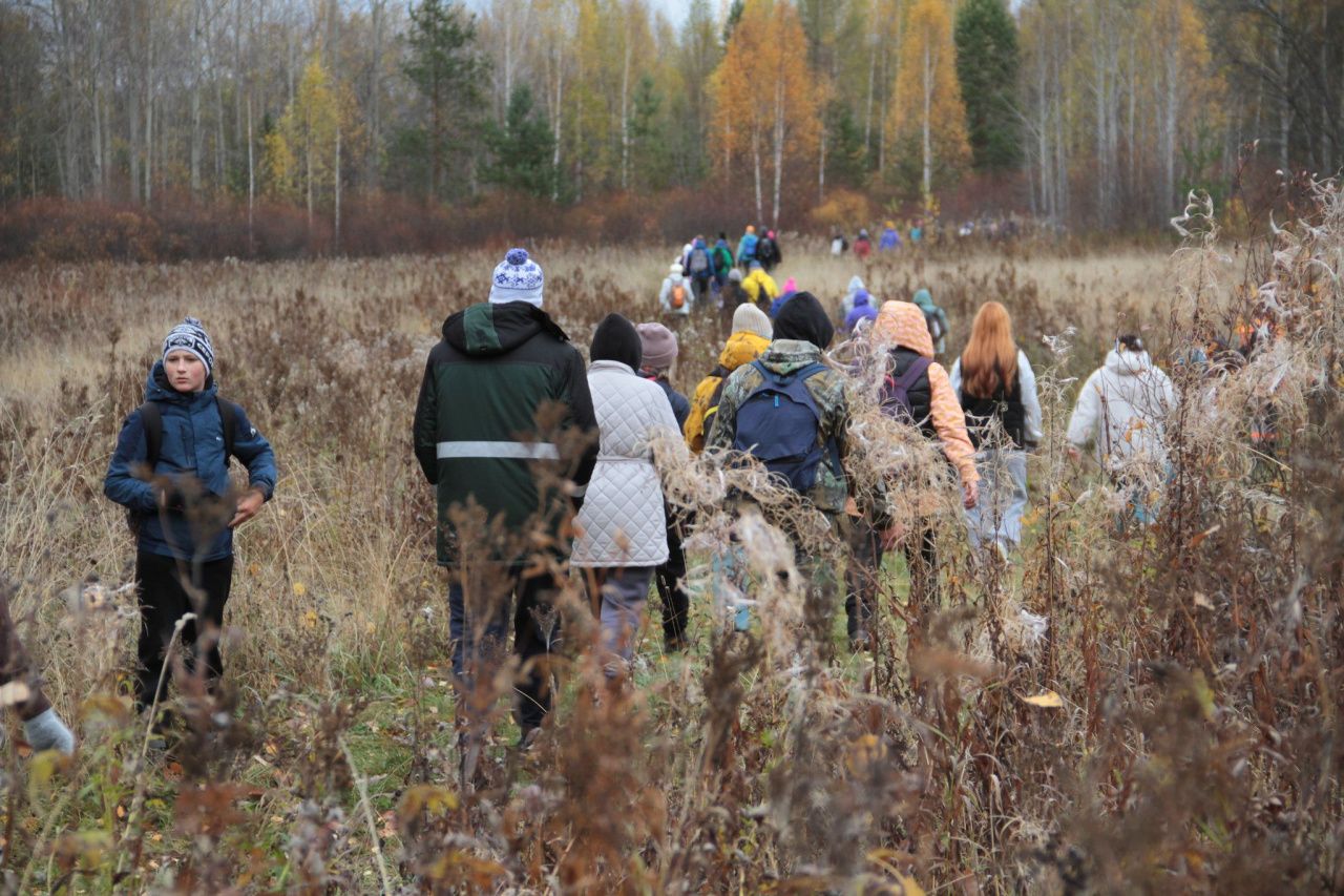 Кабаньими тропами, ключевскими полями, переправами через Замарайку. Серовчане вышли на прогулку «Оранжевая осень»