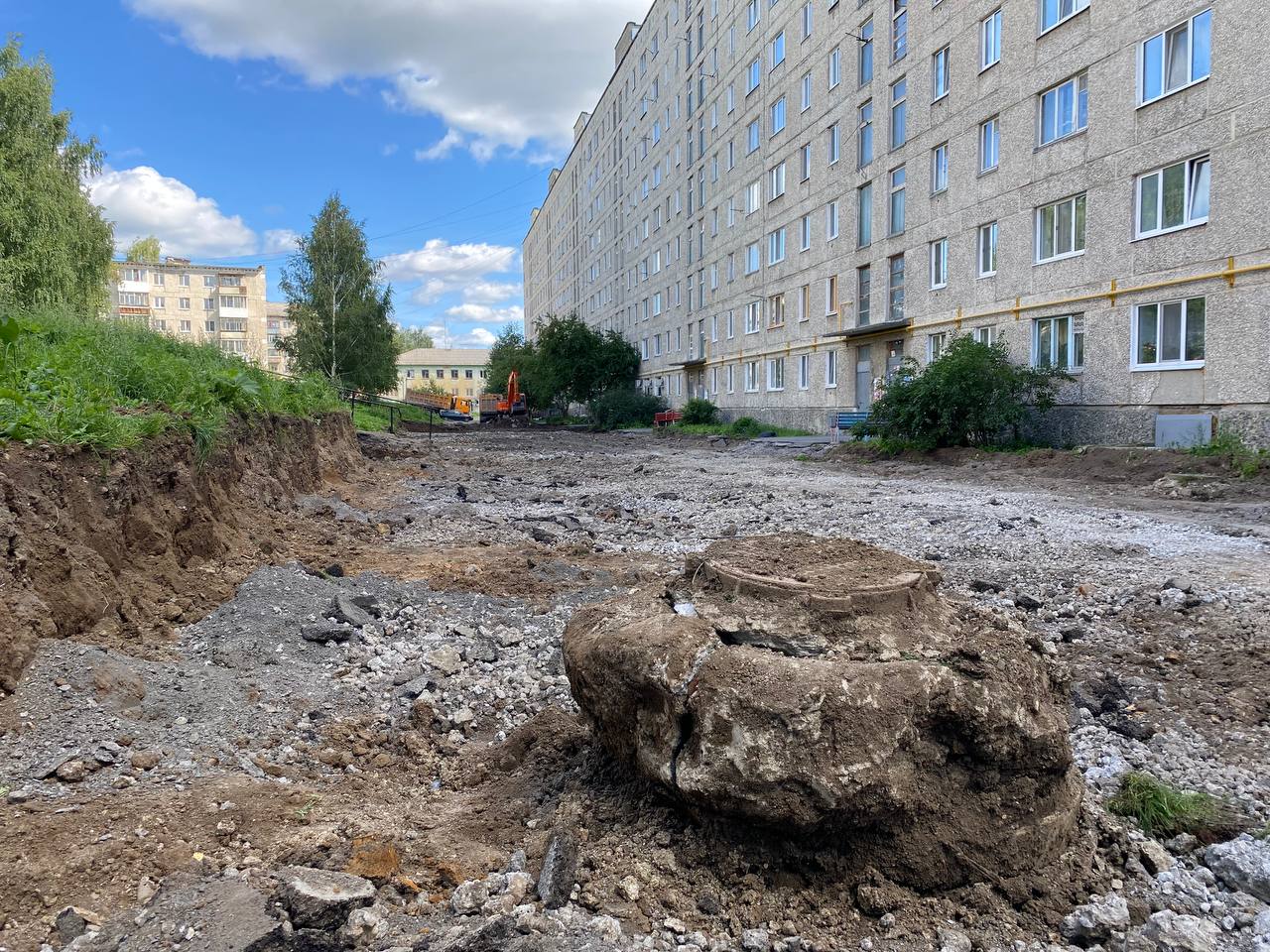 В Серове началась реконструкция двора дома по улице Кирова. На работы потратят больше 14 миллионов рублей