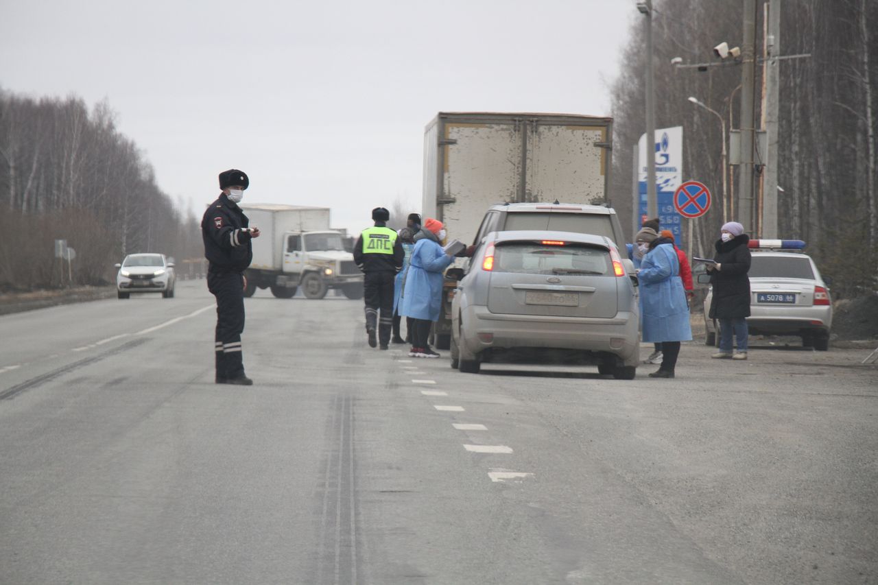 Постах ставит. Пост ДПС на въезде в Ростов. Орёл пост ДПС. Пост ДПС коронавирус. Пост ГАИ Серов.