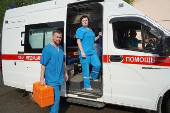 Серовские медики спасли жизнь годовалому ребенку, достав его из раскаленного на солнце автомобиля