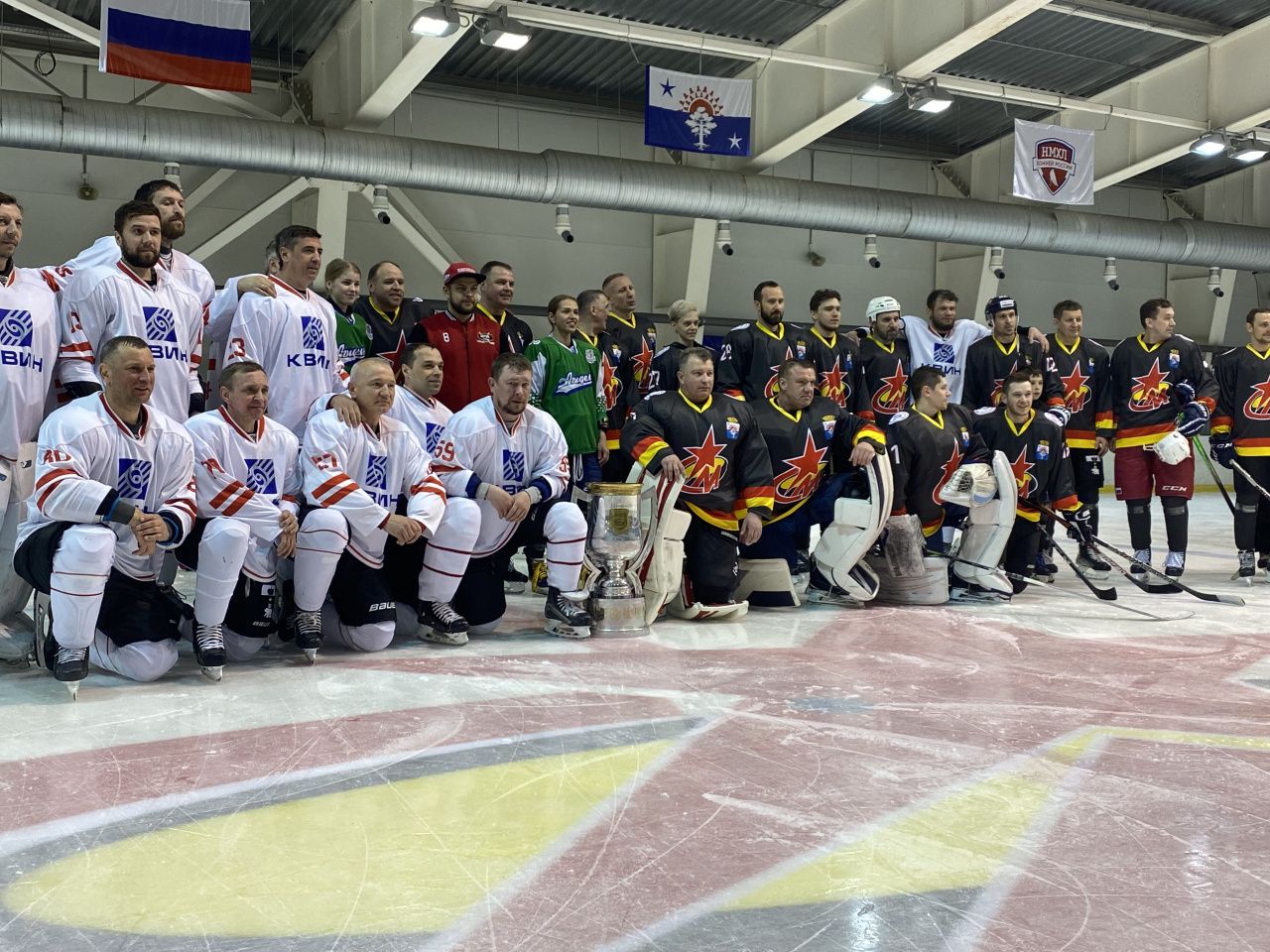 На "Матче звезд" команда "Металлург" обыграла хоккейный клуб "Гайва" 