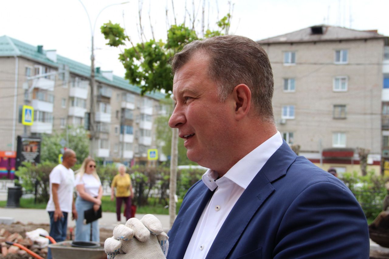 Газификация, баня, дороги и благоустройство. Глава Серова ответил на вопросы жителей