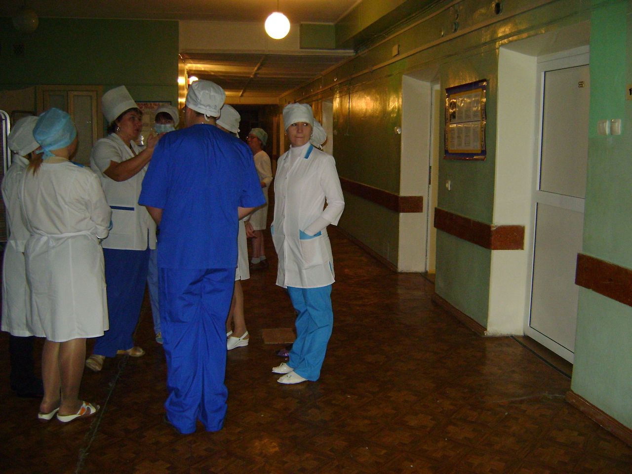 Медработники покупали халаты и сменную обувь за свой счет. Прокуроры выявили нарушения в Серовской городской больнице