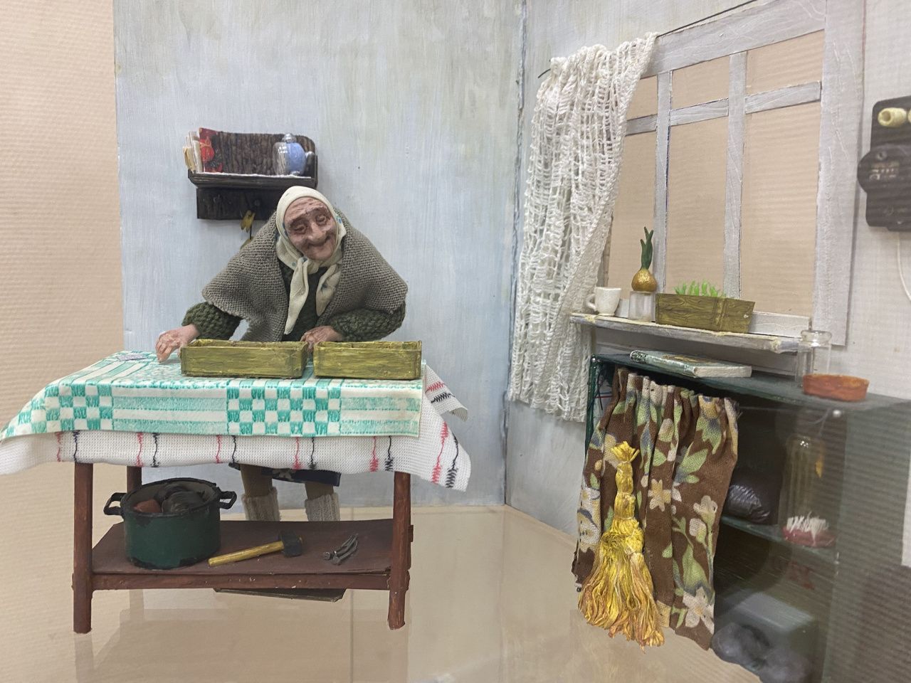 Выставочный зал музея приглашает серовчан на выставку миниатюрных кукол “Маленький мир”