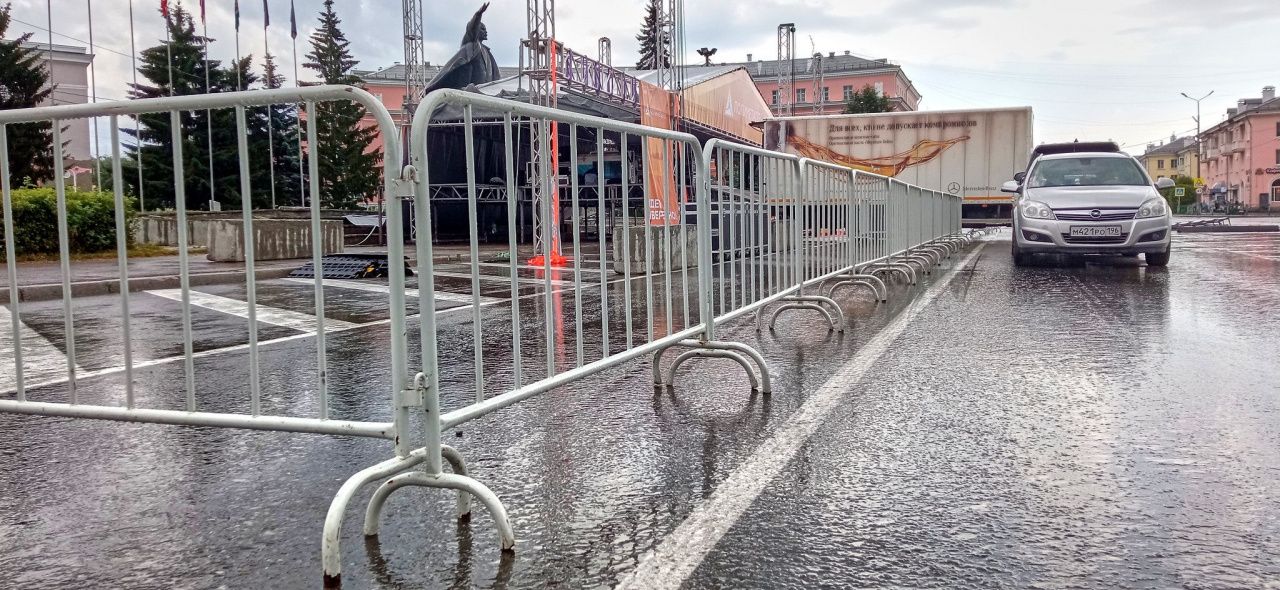 ДКМ Серова закупает 350 фан-барьеров