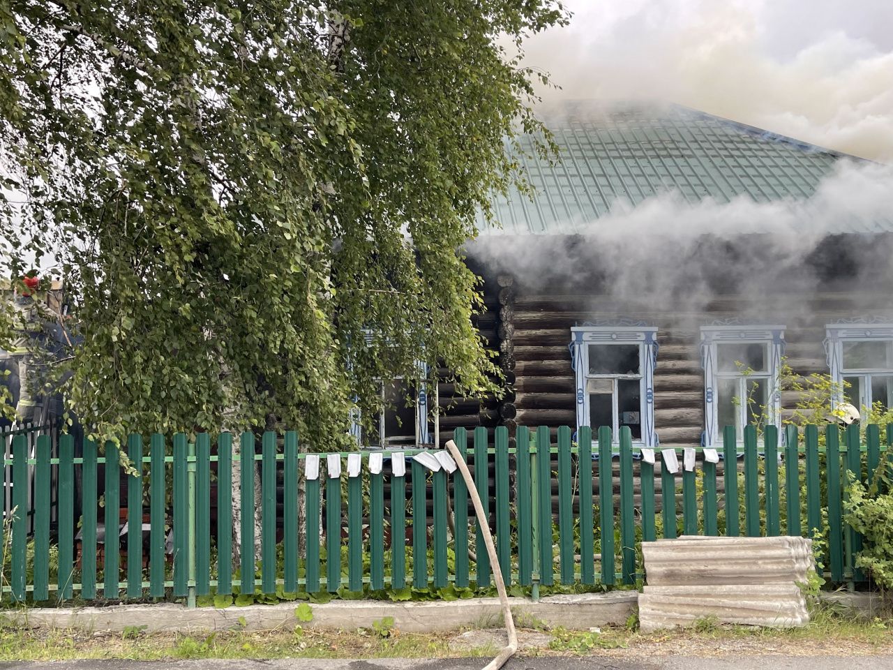 При пожаре в Серове пострадал хозяин частного дома