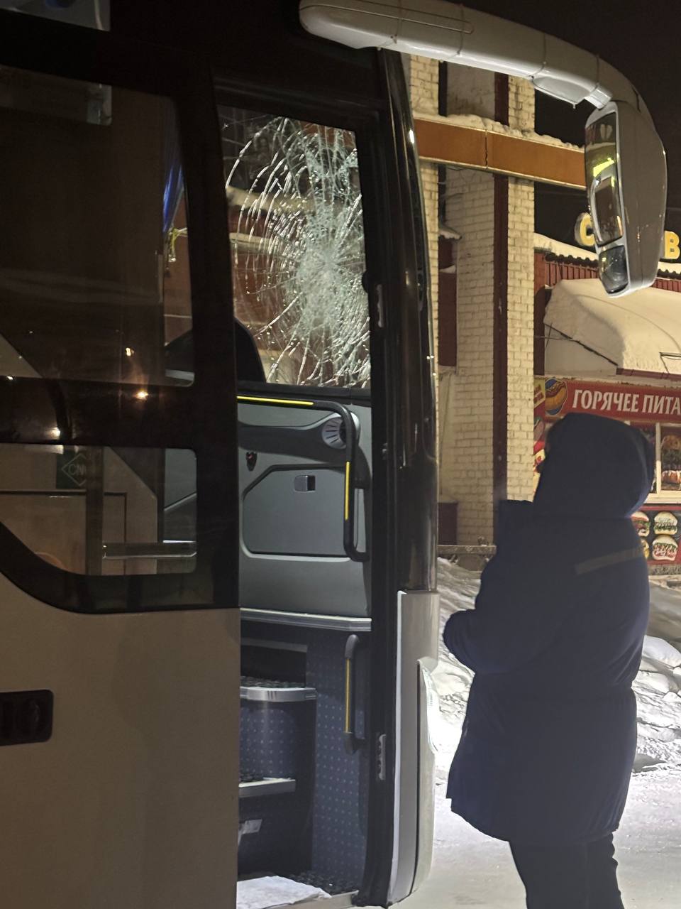 “Кто-то плакал, кто-то возмущался". В междугороднем автобусе, который ехал в Серов, мужчина устроил дебош