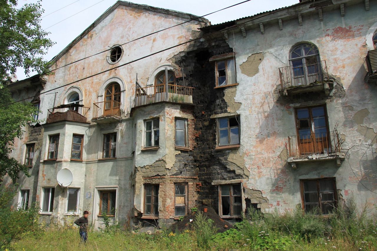 Бюджет Серова сэкономил 14 миллионов рублей на сносе аварийного дома на Пристанционной