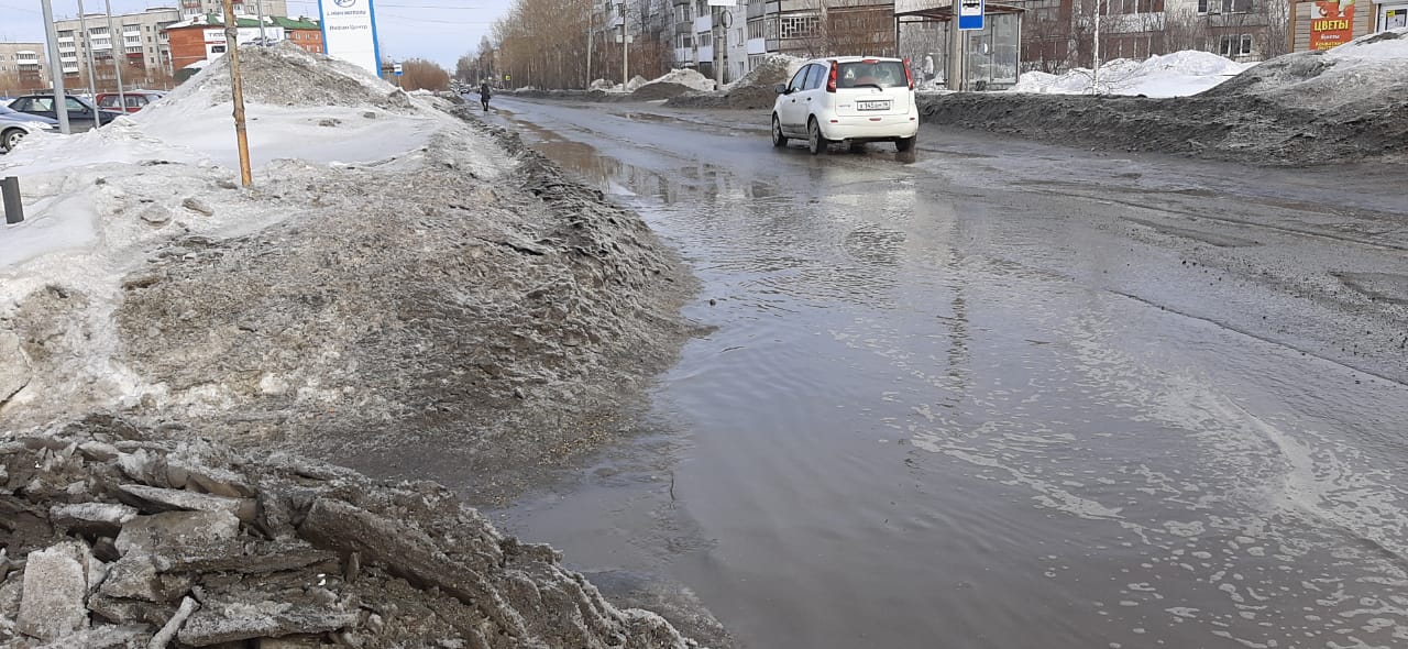 Серовчане пожаловались на затопленный талыми водами пешеходный переход
