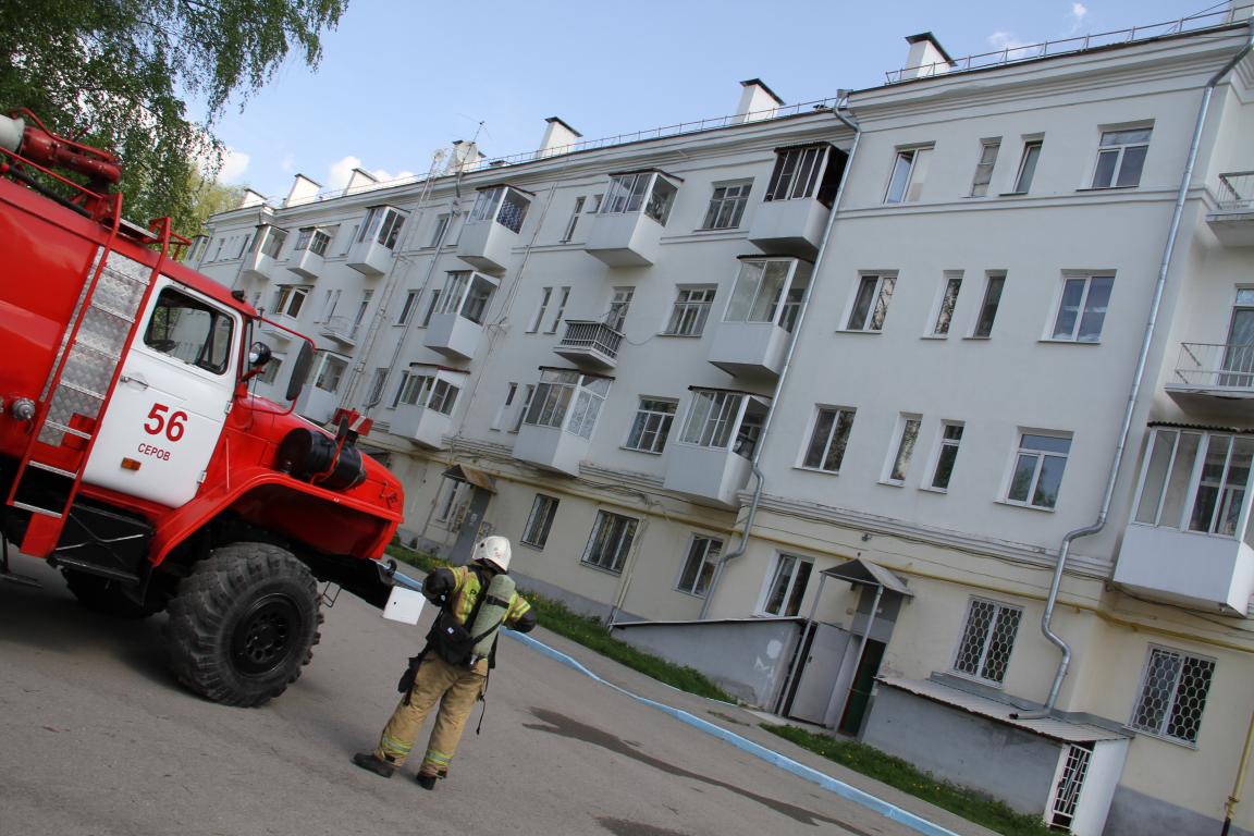В четырехэтажке на Льва Толстого в Серове произошло возгорание