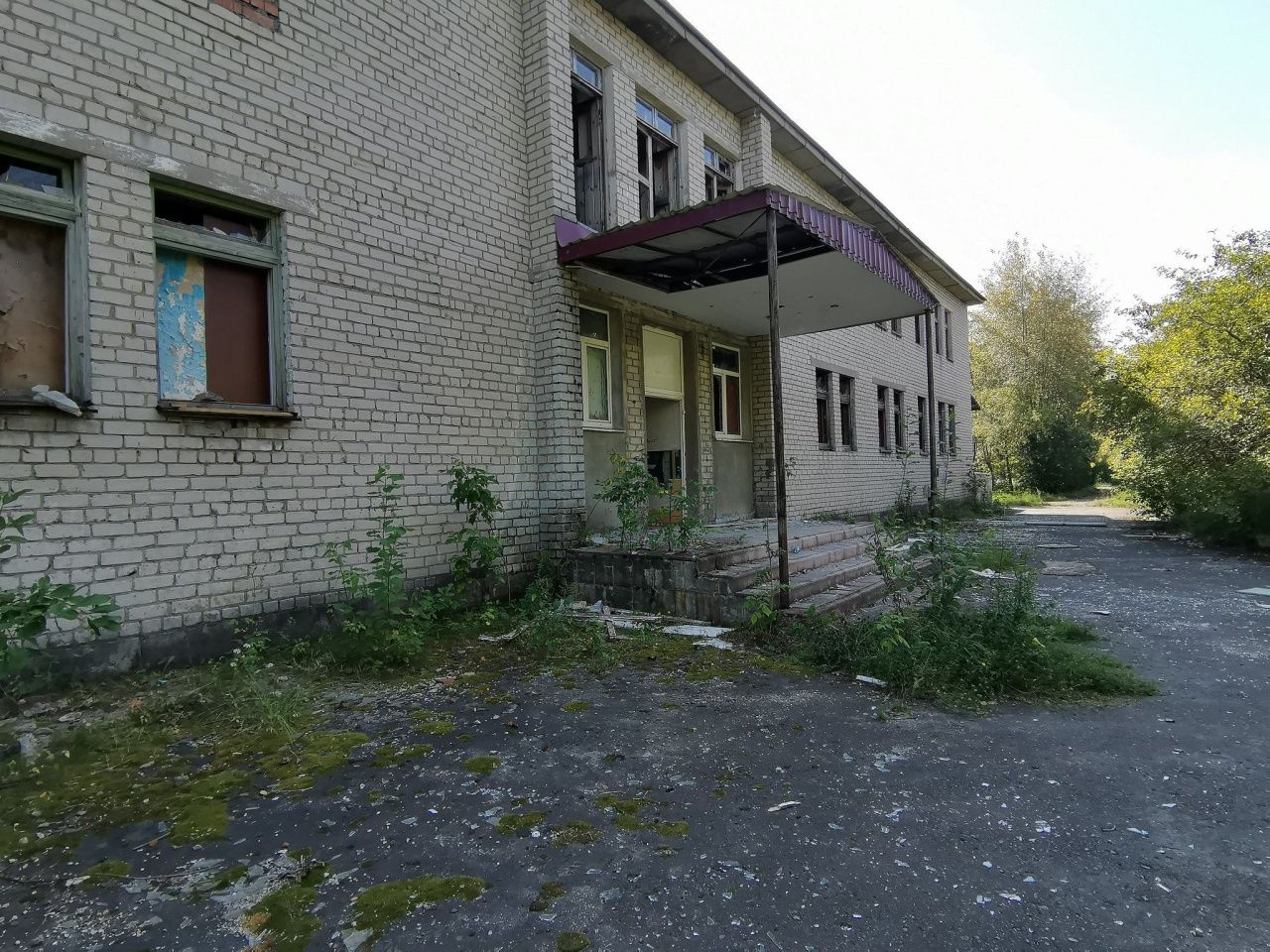 Собственник заброшенного больничного здания на Сортировке рассказал, кто отвечает за его состояние