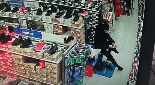 Жителя Гарей будут судить за кражу обуви из серовского «Спортмастера», совершенную полтора года назад