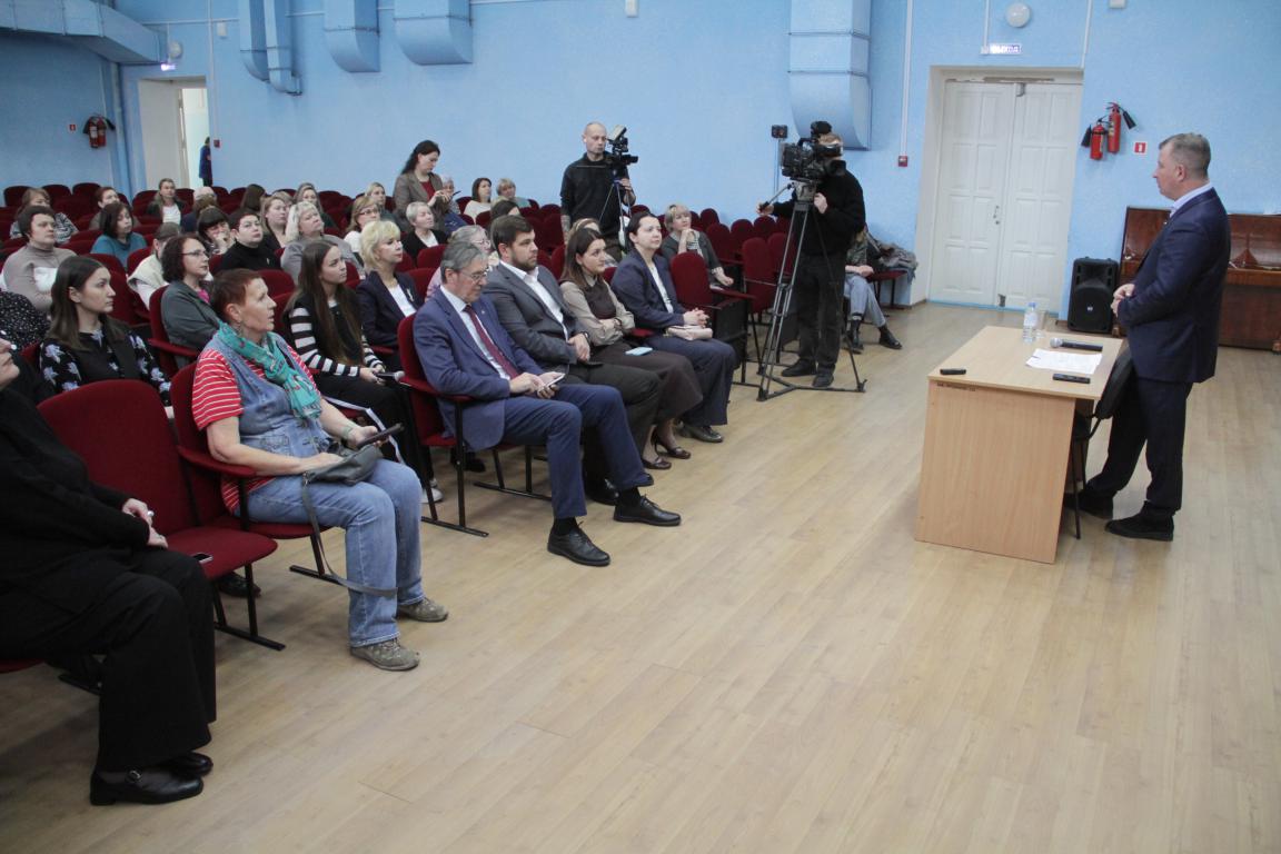 “Мы думаем не о деньгах, мы думаем о безопасности”. Глава Серова – о здании начальной школы №22