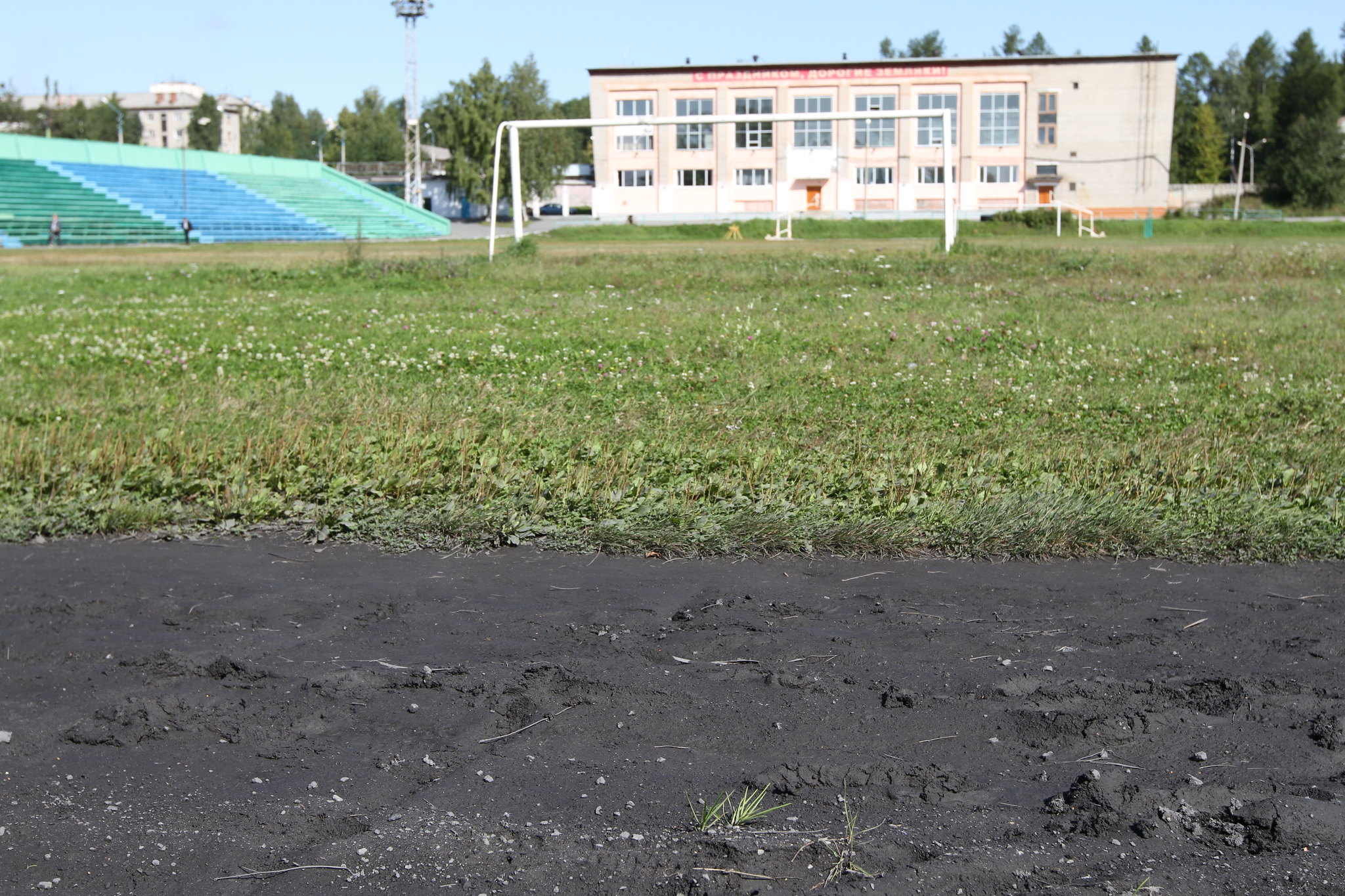 В Серове на ремонт освещения футбольного поля стадиона «Металлург» потратят 3,9 миллиона рублей
